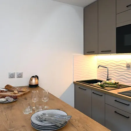 2a4 Pers Avec Jardin Et Place De Parking Situe A 5 Min A Pied De La Appartement Bandol