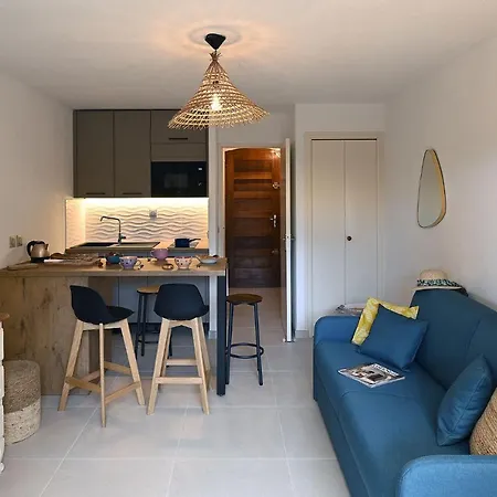 2a4 Pers Avec Jardin Et Place De Parking Situe A 5 Min A Pied De La * Bandol