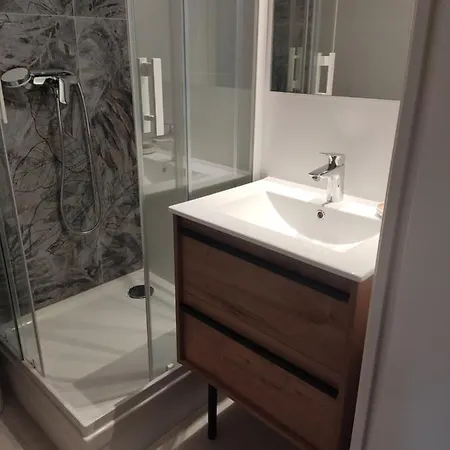 Lägenhet 2a4 Pers Avec Jardin Et Place De Parking Situe A 5 Min A Pied De La