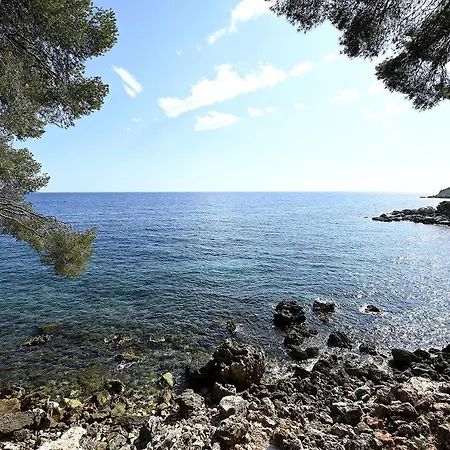 2a4 Pers Avec Jardin Et Place De Parking Situe A 5 Min A Pied De La * Bandol