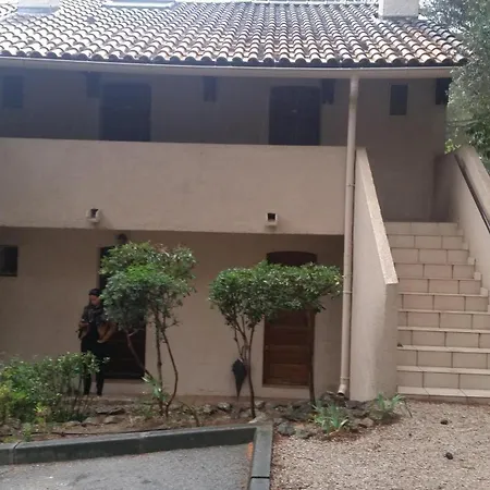 Apartment 2a4 Pers Avec Jardin Et Place De Parking Situe A 5 Min A Pied De La